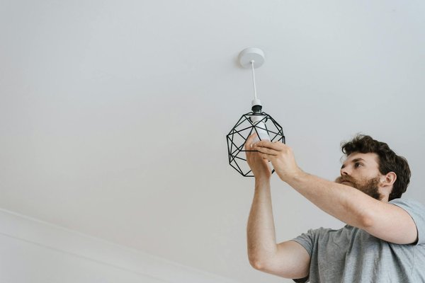 Les erreurs à éviter lors de l'installation de luminaires pendant les travaux